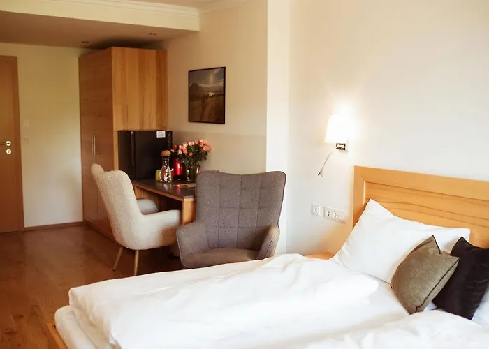 Πανσιόν Rudolfshoehe 3*